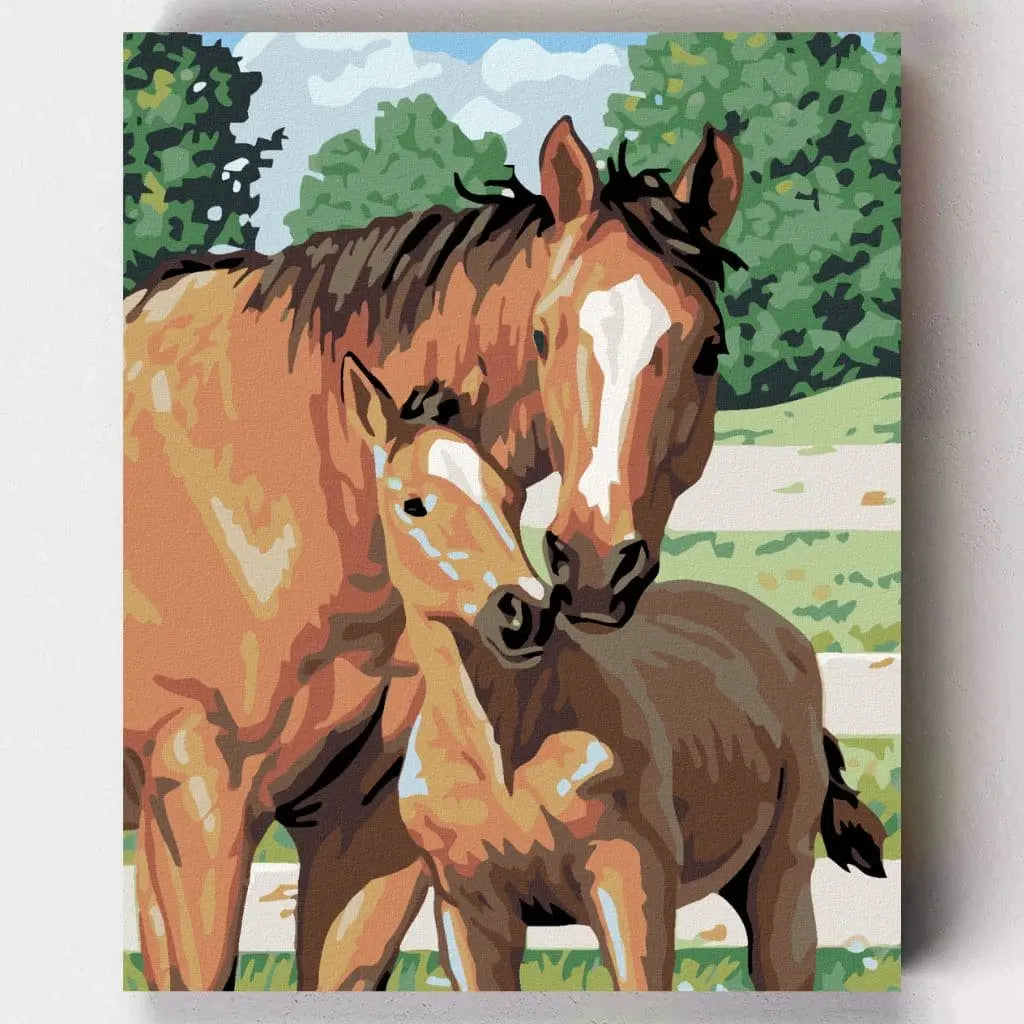 DIY Malen nach Zahlen – Pferdemutter mit Fohlen auf grüner Weide auf Leinwand malen – voller Liebe & Natur – exklusiv bei Artyroom.shop