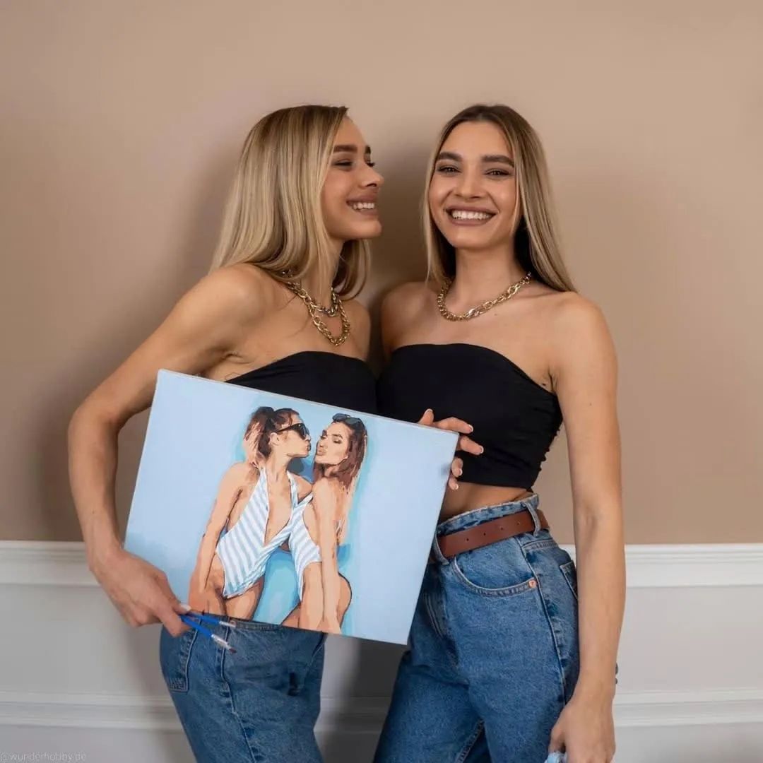 DIY Malen nach Zahlen – Persönliches Freundinnen-Portrait als Kunstwerk auf Leinwand – kreative Geschenkidee & schöne Erinnerung – exklusiv bei Artyroom.shop