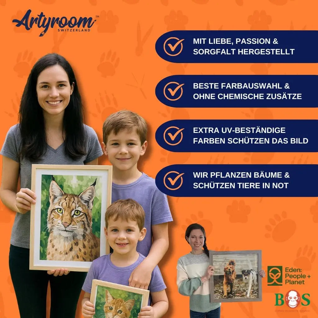 Familienfreude & Tierschutz vereint: Mutter mit Kindern und Kundin mit personalisiertem Hundebild präsentieren ihre Artyroom Malsets – mit jeder Bestellung unterstützt du Tierschutz und Pflanzprojekte.